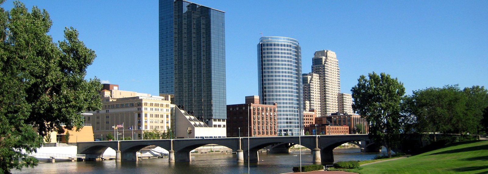 Grand-Rapids-River-GettyImages-105064406_1980x706